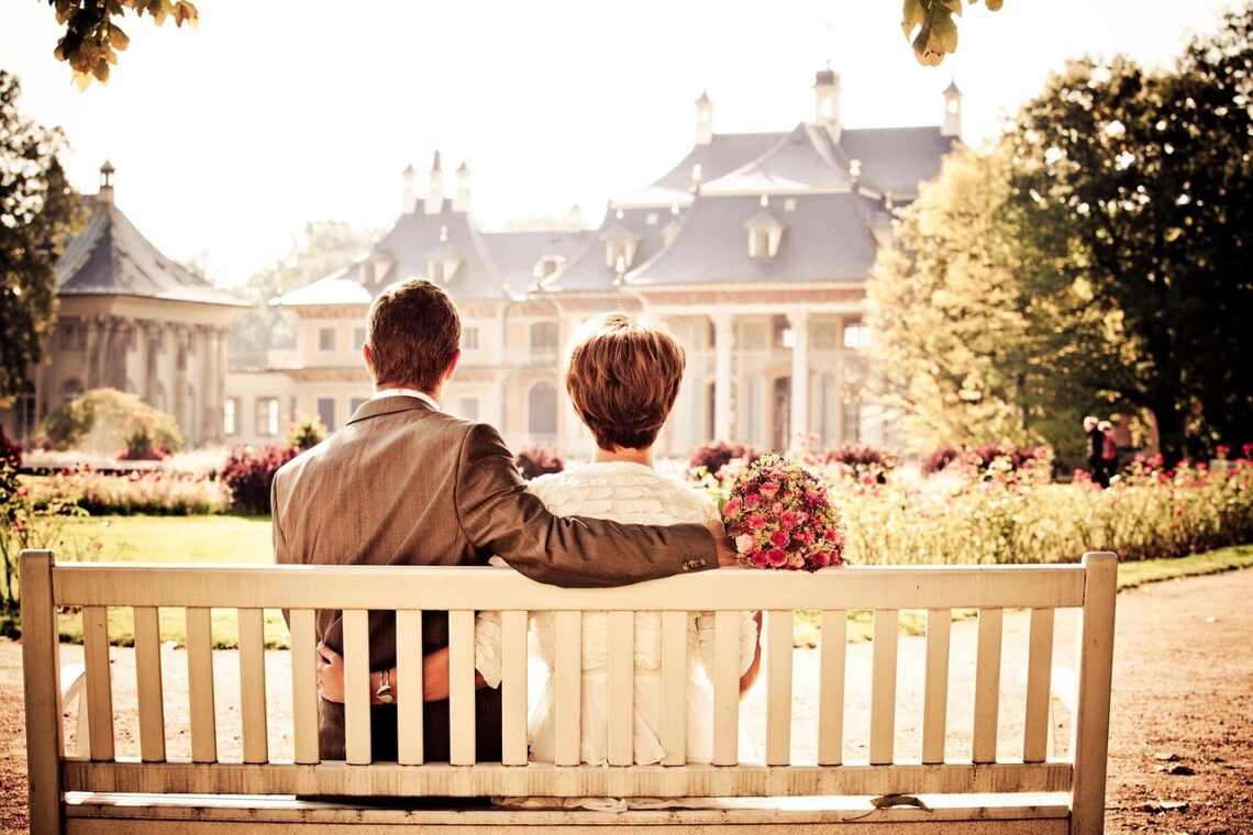 happy couple, men and women, bench, married couple, bride, groom, sit, sitting, together, relationship, lovers, love, wedding, rest